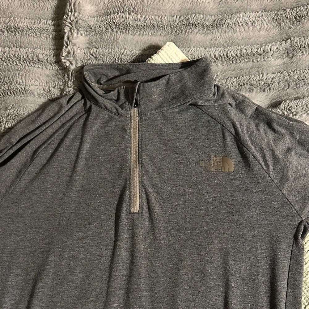 Gray Men’s North Face Quarter-Zip Pullover